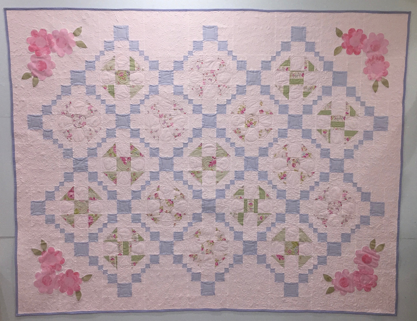 medium-sized No Flies in my Garden quilt.