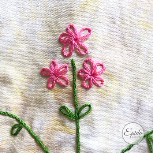 lazy daisy embroidered flowers.