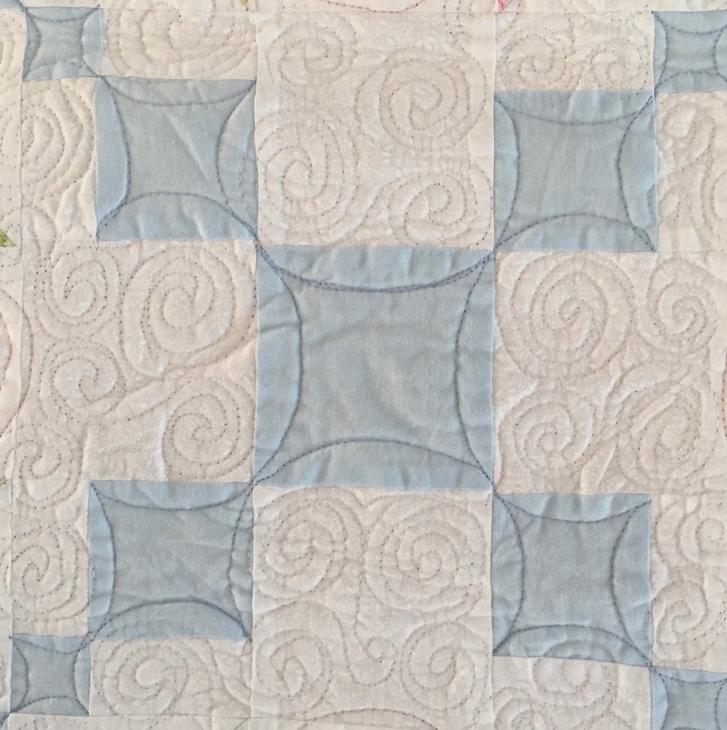 close up of free motion quilting on chain block.