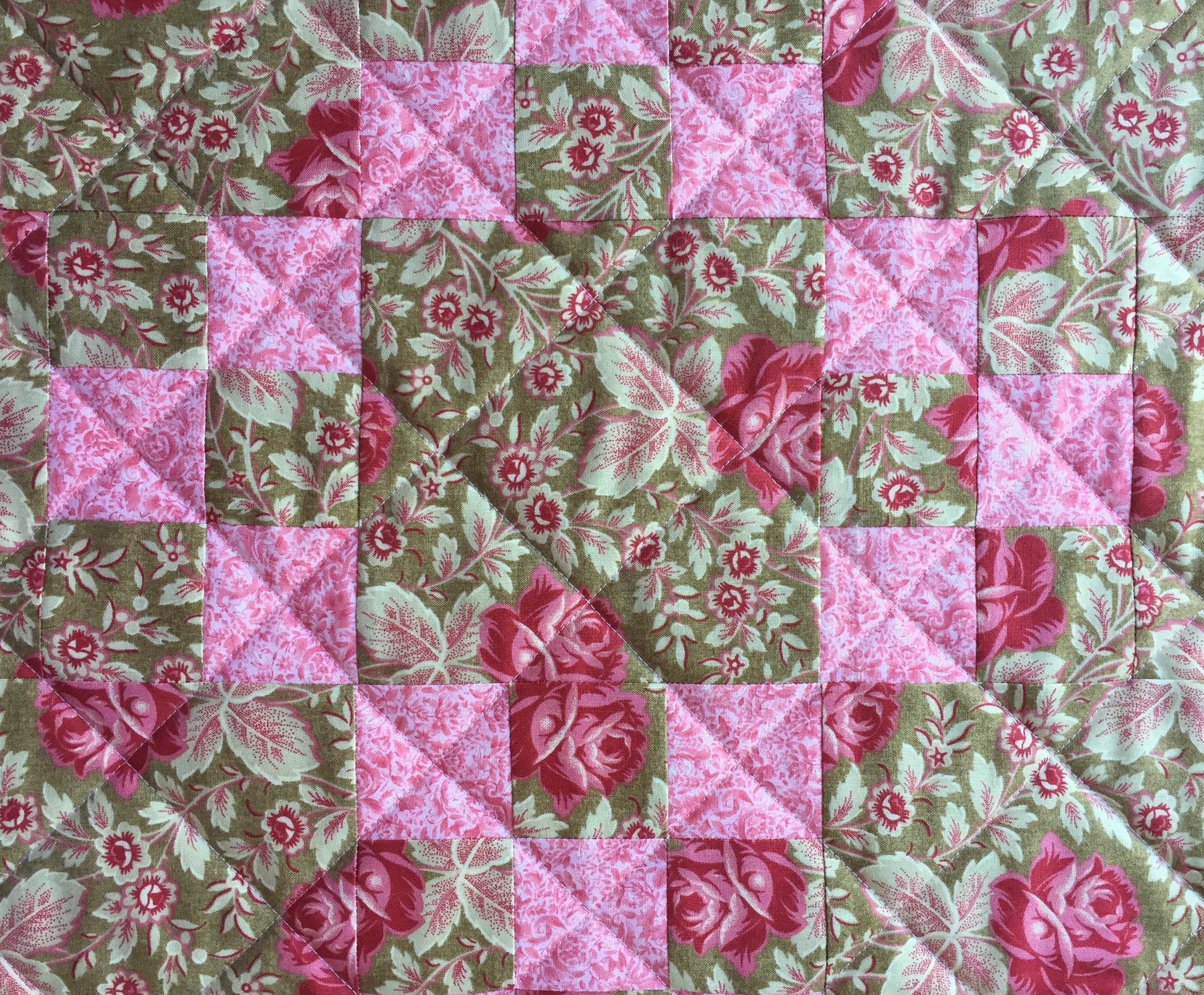 close up of diagonal line quilting on quilted table runner.