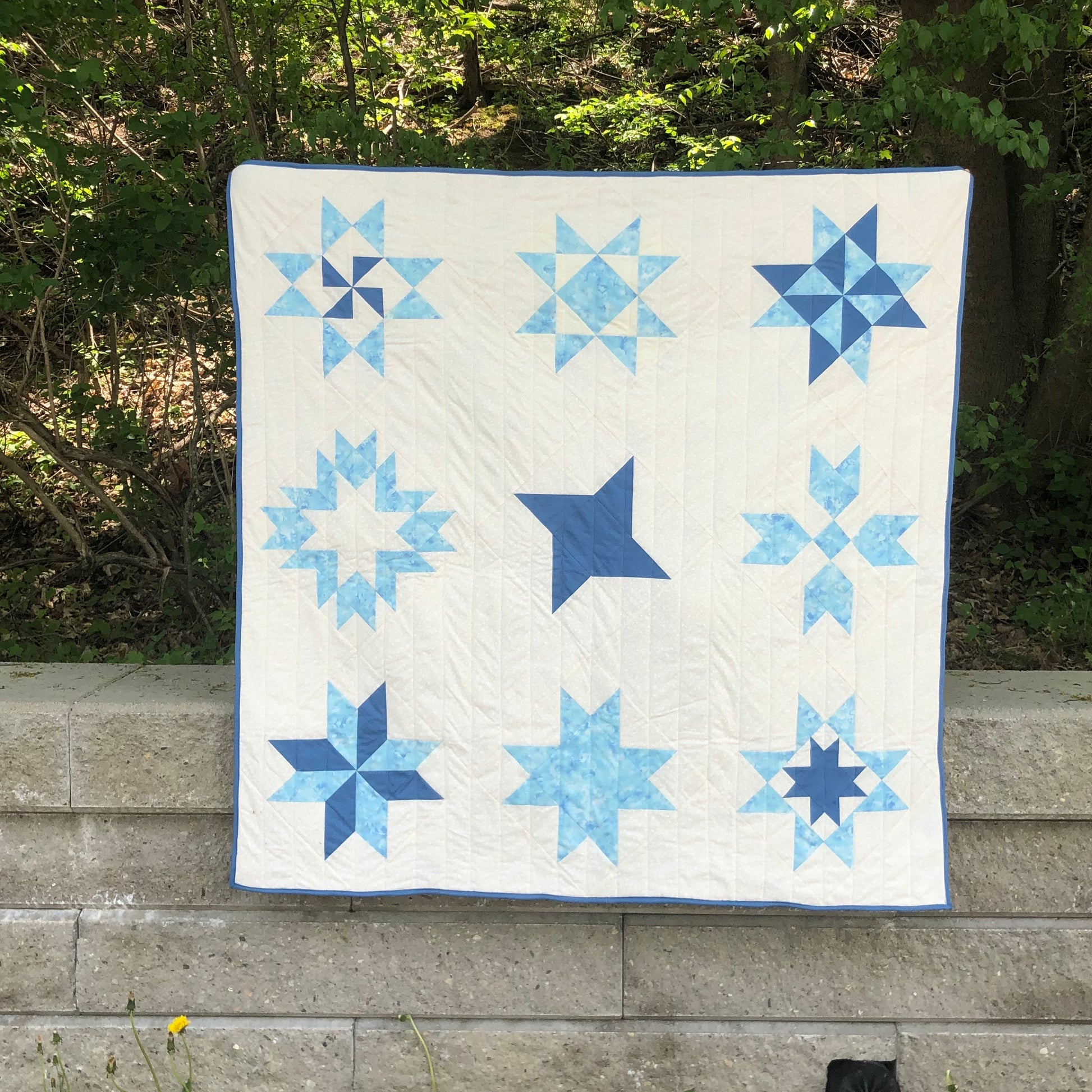 blue and white star quilt.